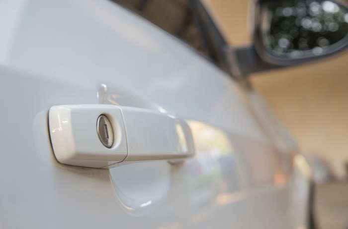 PINTU MOBIL TERKUNCI DARI DALAM? SANTAI AJA SOB, INI DIA SOLUSINYA!