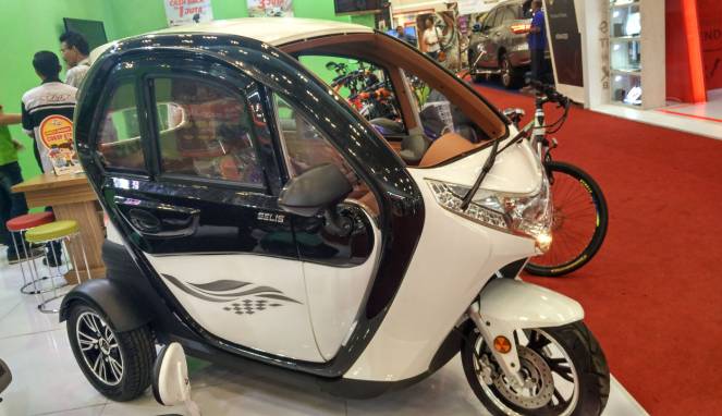 Tak Punya Diler, Motor Roda Tiga Keren Dijual di Mal